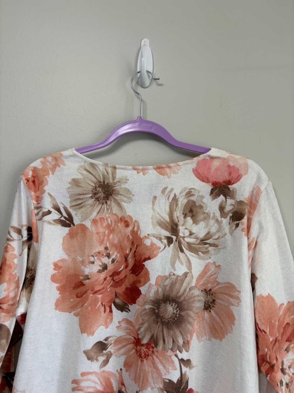 Alfred‎ Dunner Peach Floral Studded V-Neck 3/4 Sleeve Top Size PL - Picture 8 of 10